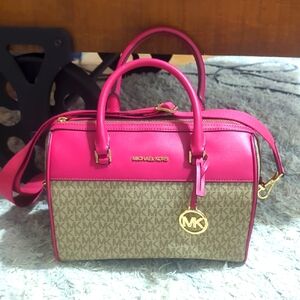 Michael Kors Purse.   Excellent Condition